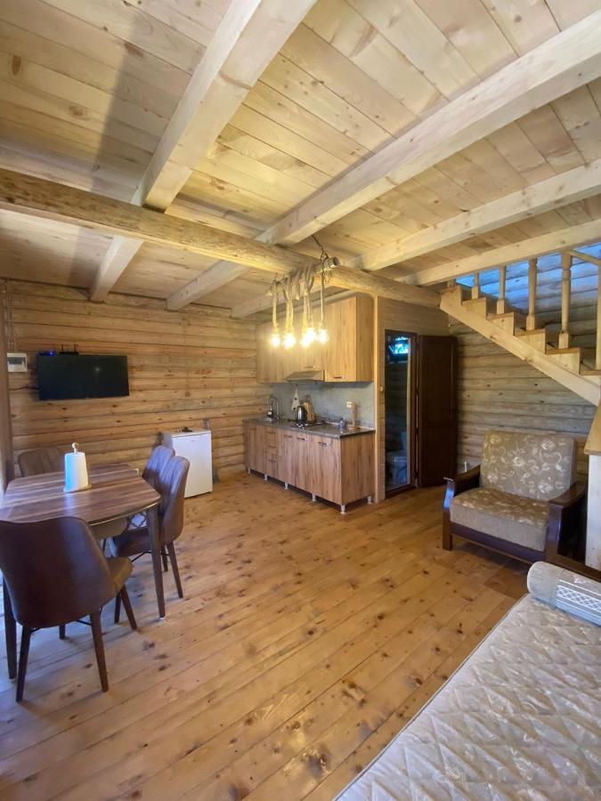 Guest House On Angisa バトゥーミ エクステリア 写真