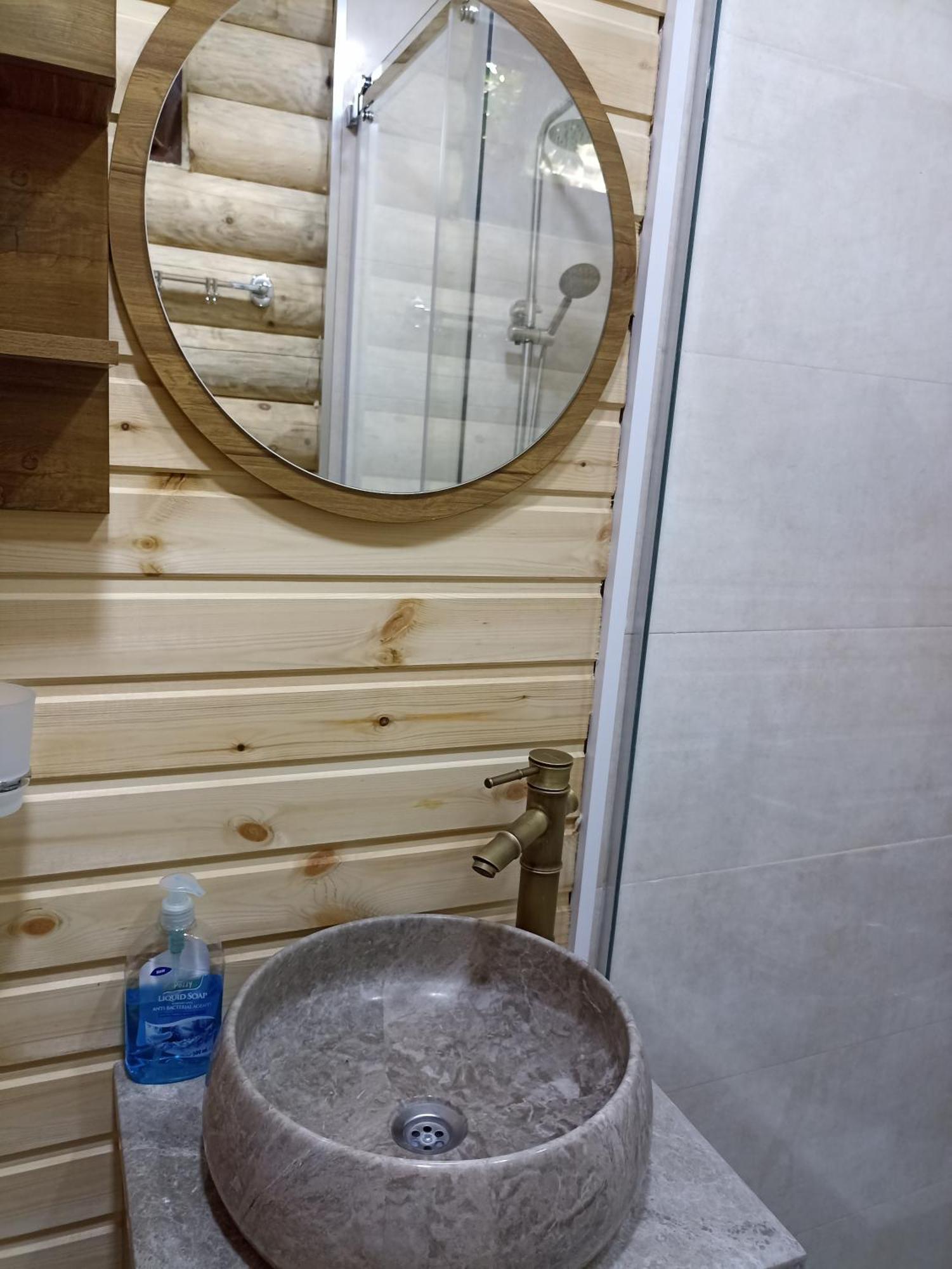 Guest House On Angisa バトゥーミ 部屋 写真