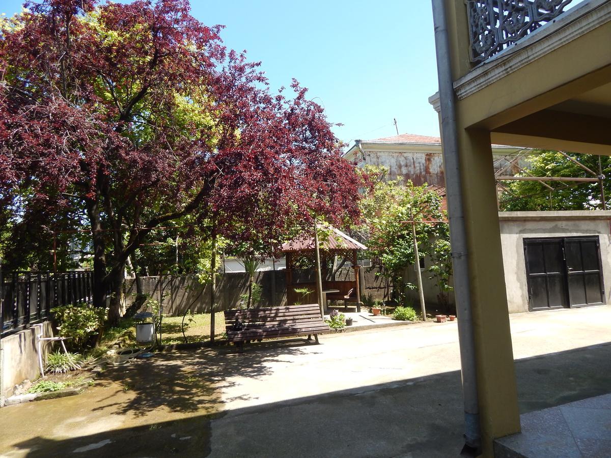 Guest House On Angisa バトゥーミ エクステリア 写真